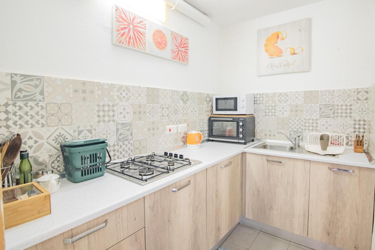Central Villa Flatlet With Pool - Free Parking And Wifi Lija Extérieur photo