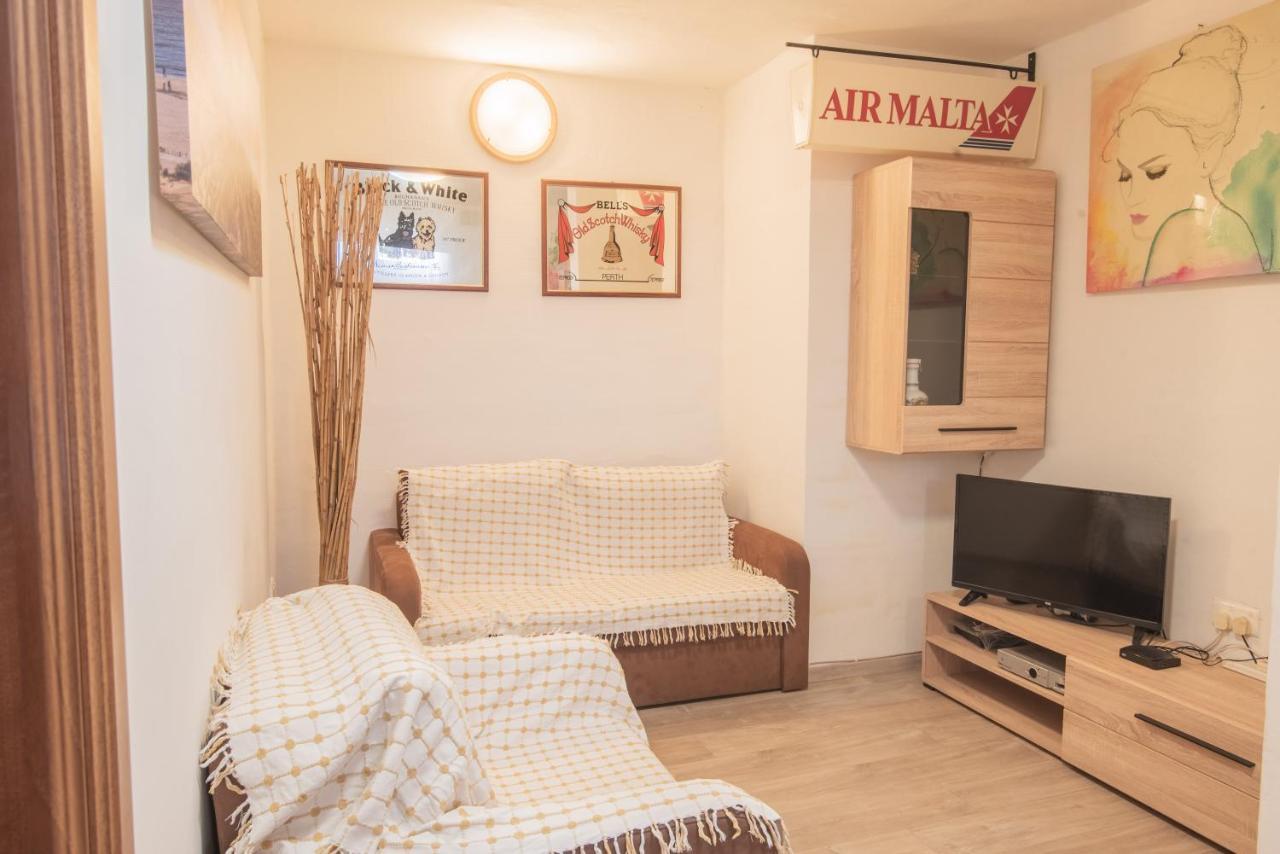Central Villa Flatlet With Pool - Free Parking And Wifi Lija Extérieur photo